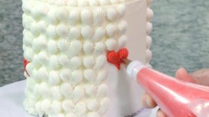 hands-on cake decorating