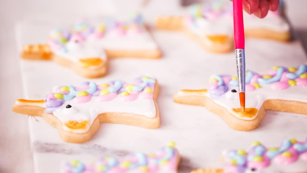 decorate sugar cookies